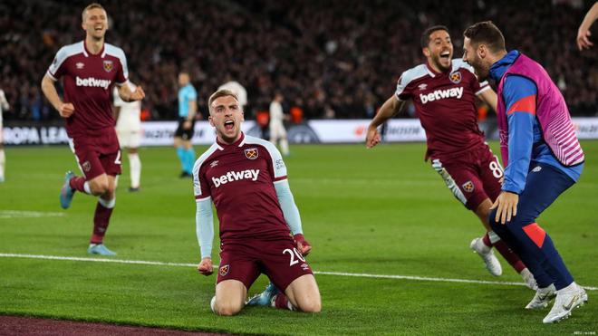 顶着防守也能进，这是神？